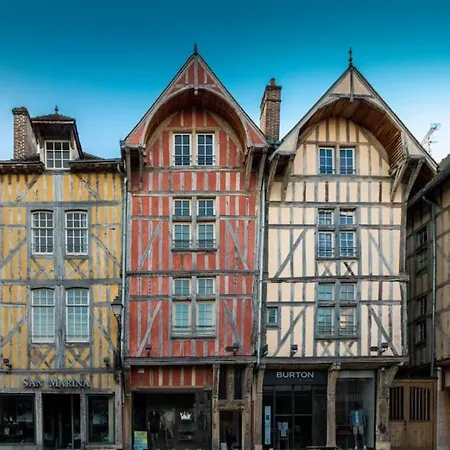 Апартаменты T2 *